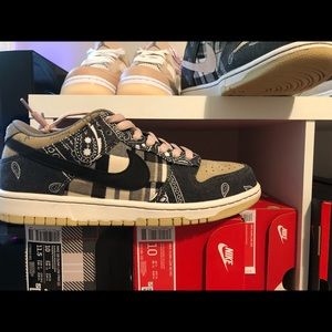 Travis Scott SB dunk size 10